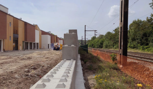 Photo n°3 de la construction d'un mur anti bruit à Chennevière-sur-Marne